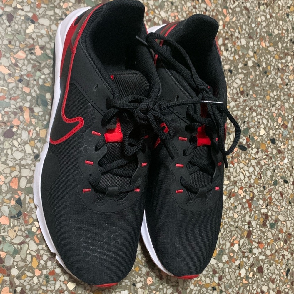 Nike Legend Essential 2 women’s size 7